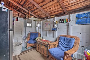 Charming Cottage w/ Patio, Walk to Boothbay Harbor