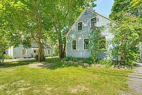 Charming Cottage w/ Patio, Walk to Boothbay Harbor