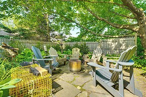 Charming Cottage w/ Patio, Walk to Boothbay Harbor