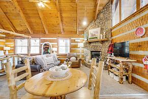 Honey Bear Pause: Rural Escape w/ Porch & Hot Tub!