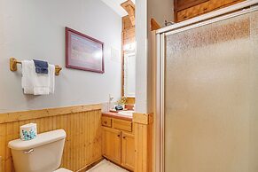 Honey Bear Pause: Rural Escape w/ Porch & Hot Tub!