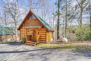 Honey Bear Pause: Rural Escape w/ Porch & Hot Tub!