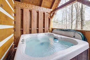 Honey Bear Pause: Rural Escape w/ Porch & Hot Tub!