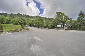 Cozy Condo - Walk to Resort, 9 Mi to Sugar Mtn!