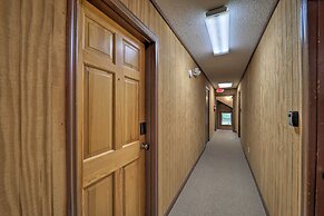 Cozy Condo - Walk to Resort, 9 Mi to Sugar Mtn!