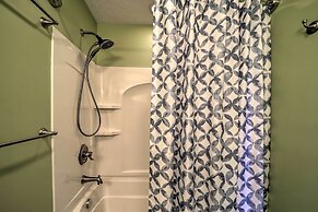 Cozy Condo - Walk to Resort, 9 Mi to Sugar Mtn!