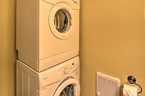 Cozy Condo - Walk to Resort, 9 Mi to Sugar Mtn!