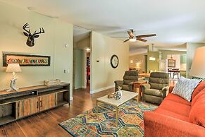 Charming Home w/ Deck & Yard - 1 Mi to Lake Texoma