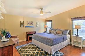 Charming Home w/ Deck & Yard - 1 Mi to Lake Texoma