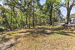 Charming Home w/ Deck & Yard - 1 Mi to Lake Texoma