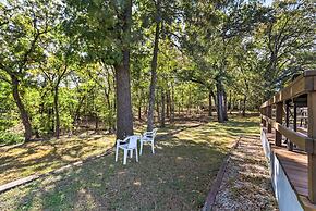 Charming Home w/ Deck & Yard - 1 Mi to Lake Texoma