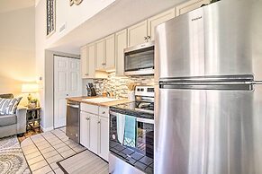 Charming Condo w/ Deck, 4 Mi to Branson Strip