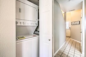 Charming Condo w/ Deck, 4 Mi to Branson Strip