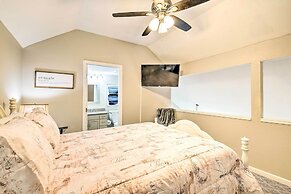 Charming Condo w/ Deck, 4 Mi to Branson Strip