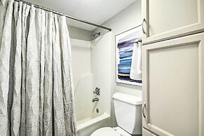 Charming Condo w/ Deck, 4 Mi to Branson Strip