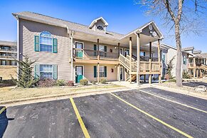Charming Condo w/ Deck, 4 Mi to Branson Strip