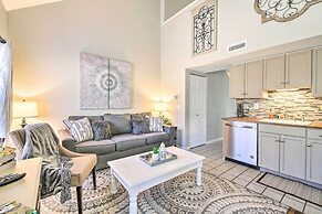 Charming Condo w/ Deck, 4 Mi to Branson Strip