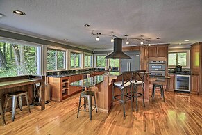 Inviting Family Abode w/ Dock on Norris Lake!