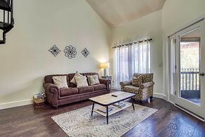 Gatlinburg Mountain Townhome w/ Pool Access!