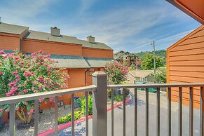 Gatlinburg Mountain Townhome w/ Pool Access!