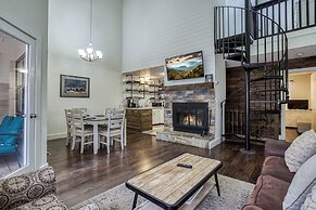 Gatlinburg Mountain Townhome w/ Pool Access!