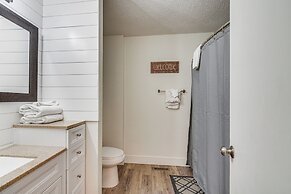 Gatlinburg Mountain Townhome w/ Pool Access!