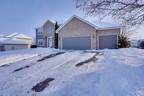 Cozy Eden Prairie Home < 21 Mi to Twin Cities