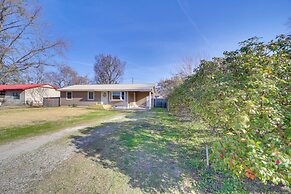 Family-friendly Sallisaw Home w/ Large Yard!
