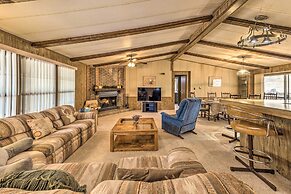 3 Mi to Ruidoso Winter Park: Home w/ Fireplace!