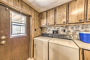 3 Mi to Ruidoso Winter Park: Home w/ Fireplace!