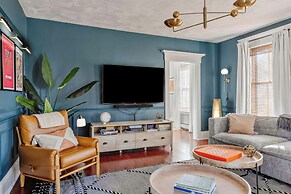 Hot Tub + Walk to Lakeside Dining: Meredith Home!