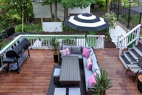 Hot Tub + Walk to Lakeside Dining: Meredith Home!