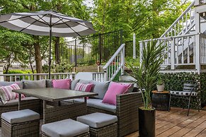 Hot Tub + Walk to Lakeside Dining: Meredith Home!