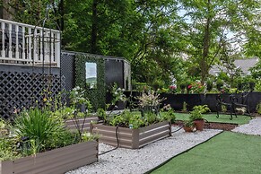 Hot Tub + Walk to Lakeside Dining: Meredith Home!