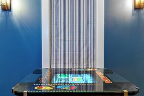 Hot Tub + Walk to Lakeside Dining: Meredith Home!