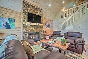 Rustic Chic Gatlinburg Cabin w/ Hot Tub!