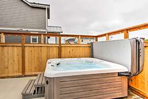 Ocean Shores House w/ Hot Tub - Walk to Beach