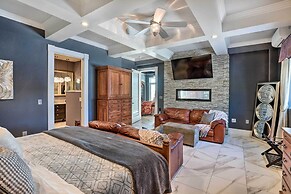 Regal River Retreat in the Heart of Yankton!