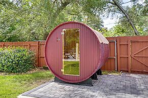 Walk to Lake: Stunning Central Florida Home!