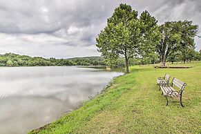 Lakefront Studio Guest Home on Hermann Wine Trail!
