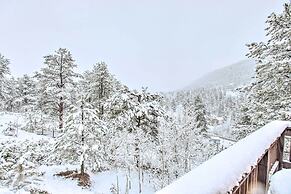 Cozy Bailey Cabin w/ Sweeping Mountain Views!