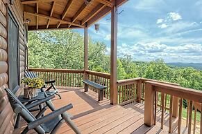 Spacious 'eagle's View' Luxury Cabin w/ Views