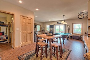 Spacious 'eagle's View' Luxury Cabin w/ Views