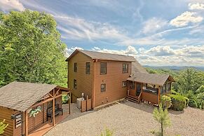 Spacious 'eagle's View' Luxury Cabin w/ Views