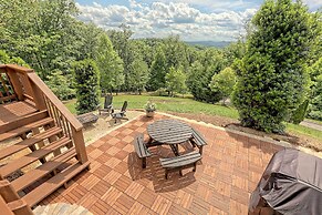 Spacious 'eagle's View' Luxury Cabin w/ Views