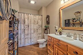 Spacious 'eagle's View' Luxury Cabin w/ Views