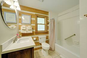 15 Mins to Polar Express: Cabin w/ Hot Tub!