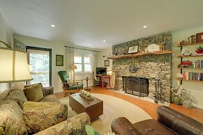 15 Mins to Polar Express: Cabin w/ Hot Tub!