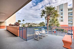 Coastal Condo w/ Balcony, Outdoor Pool Access