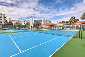 New Smyrna Beach Condo w/ Balcony & Pool Access